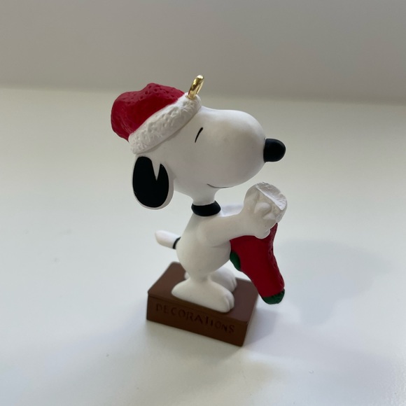Snoopy Hallmark Keepsake Christmas Ornament 50th Anniversary 1999 - Picture 2 of 16